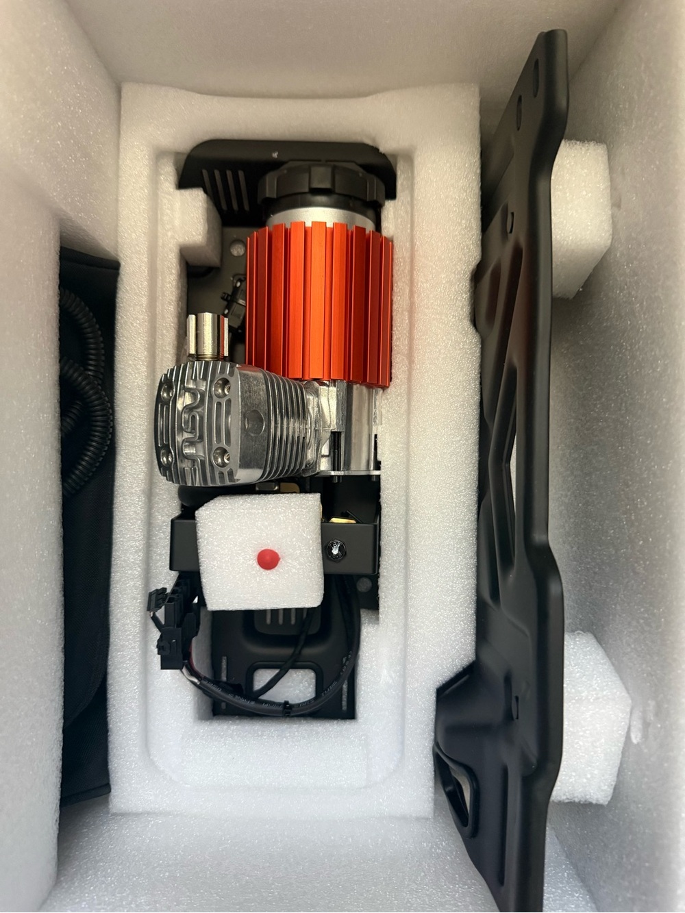 Land Rover Defender integrated air compressor. - Picture 5 of 9